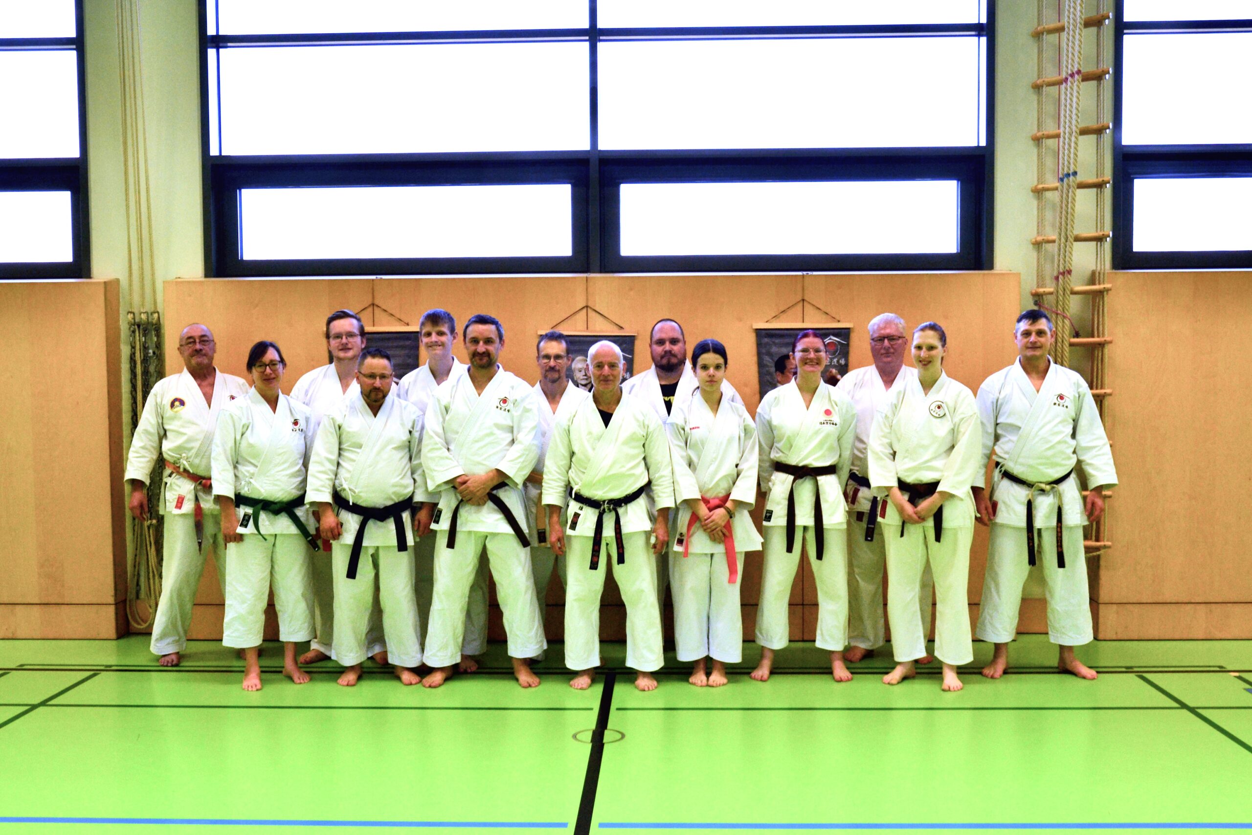 Gruppenbild des Tessai Dojo mit Wolfgang Herbert